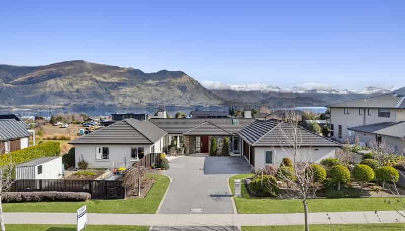 15 Valley Crescent, Wanaka