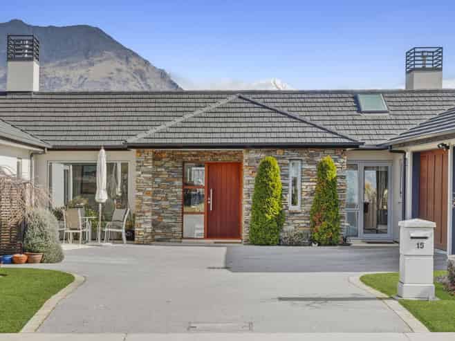 15 Valley Crescent, Wanaka