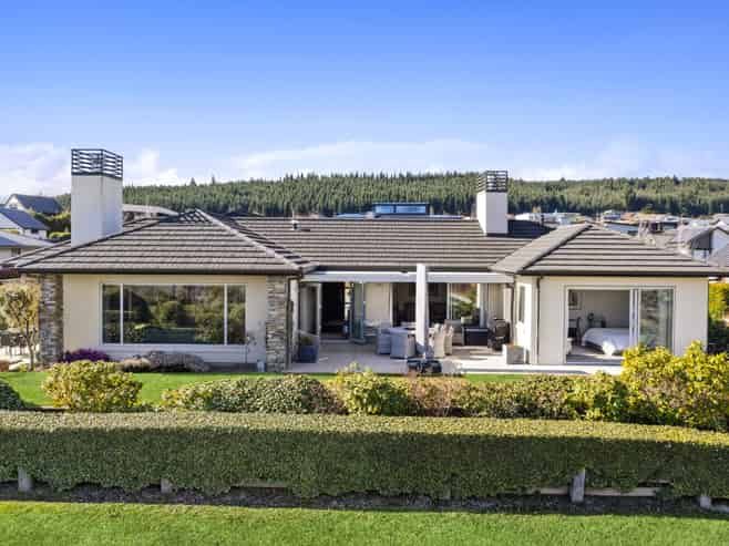 15 Valley Crescent, Wanaka