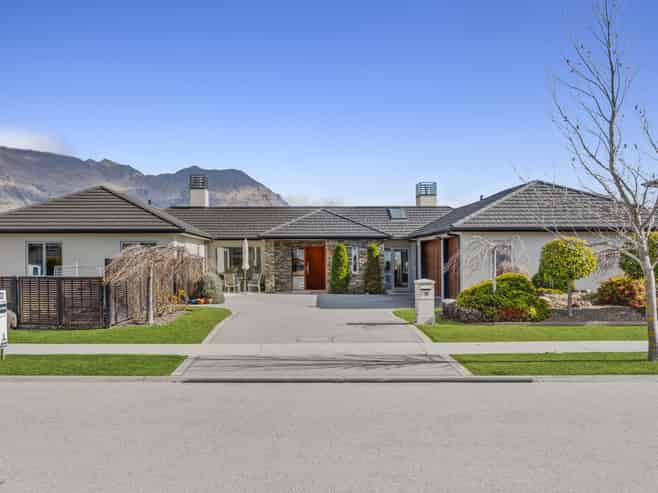 15 Valley Crescent, Wanaka
