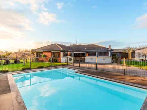 8 De La Mare Drive, Leamington