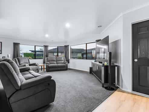 8 De La Mare Drive, Leamington