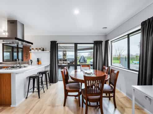 8 De La Mare Drive, Leamington