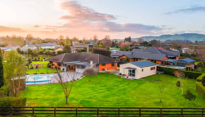 8 De La Mare Drive, Leamington