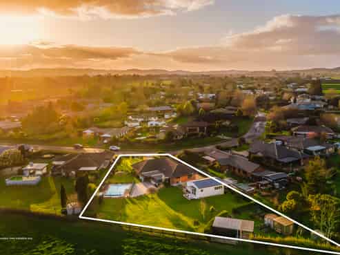 8 De La Mare Drive, Leamington