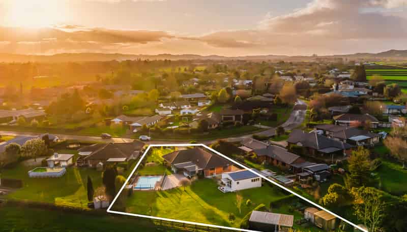 8 De La Mare Drive, Leamington