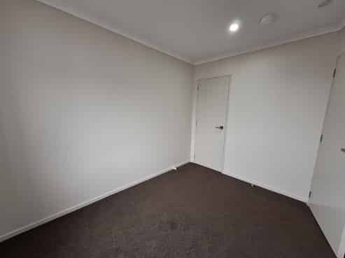 1/8 Kerrs Road, Wiri