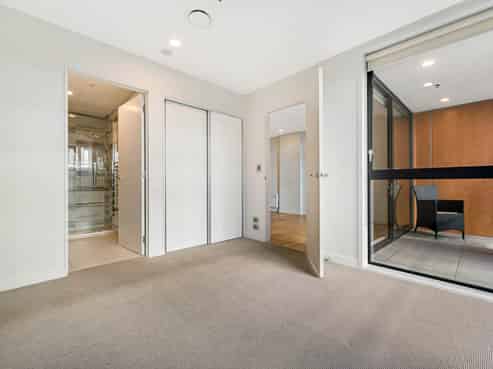 10 Lion Place, Epsom