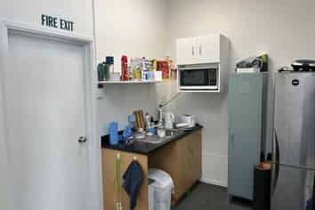 Highly Visible Retail/Office near Queensgate