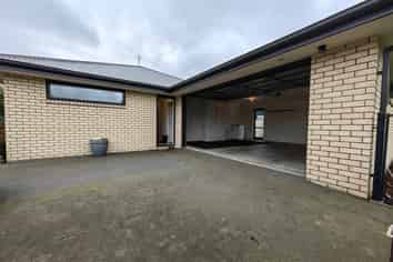 2 Millesimes Way, Yaldhurst