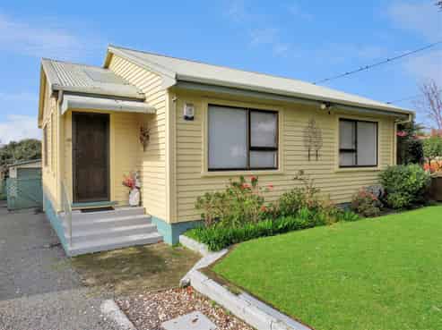 66 James Street, Glenholme