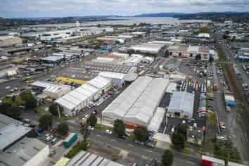 Versatile Onehunga Warehouse | 875 m2 with Yard