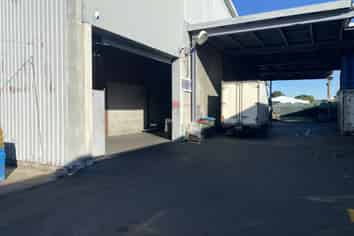 Versatile Onehunga Warehouse | 875 m2 with Yard