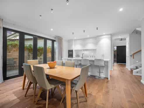 6 Flotilla Place, Long Bay