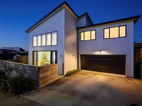 6 Flotilla Place, Long Bay