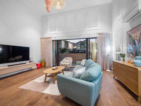 6 Flotilla Place, Long Bay