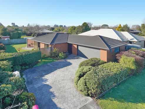 14 Hewitts Road, Woodend