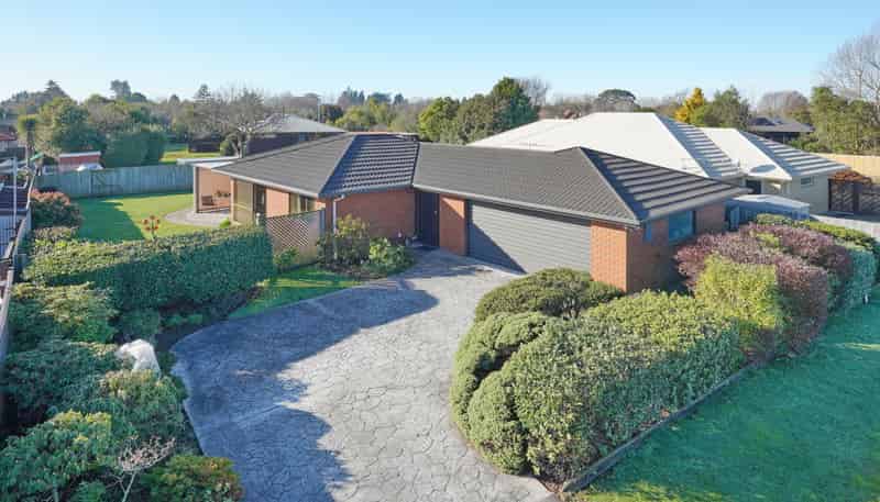 14 Hewitts Road, Woodend