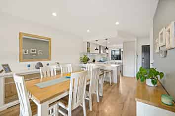 15 Moki Place, Long Bay