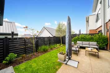 15 Moki Place, Long Bay