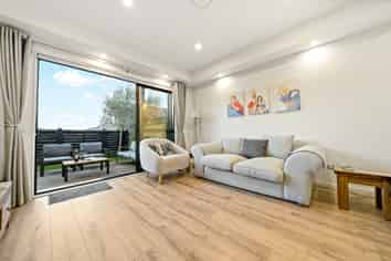 15 Moki Place, Long Bay