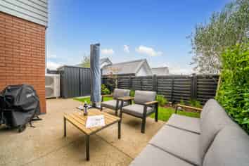 15 Moki Place, Long Bay