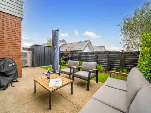 15 Moki Place, Long Bay