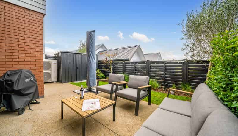 15 Moki Place, Long Bay