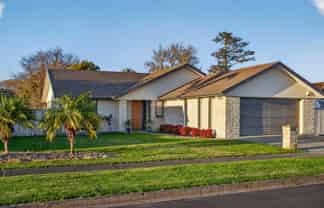45 Sterling Park, Lytton West