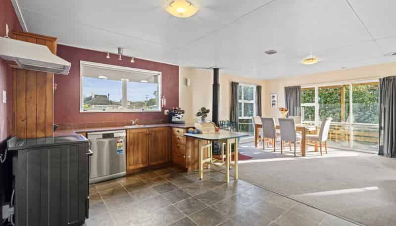 10 Ross Street, Marton