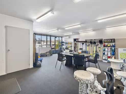 Functional office/warehouse in prime Wairau Valley