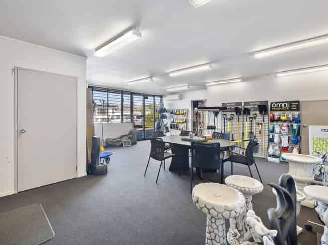 Functional office/warehouse in prime Wairau Valley