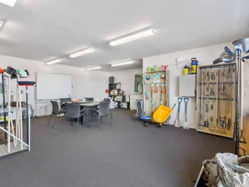 Functional office/warehouse in prime Wairau Valley