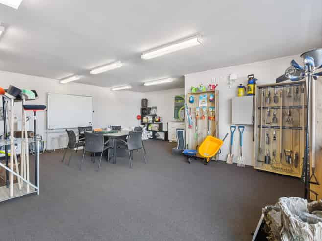 Functional office/warehouse in prime Wairau Valley
