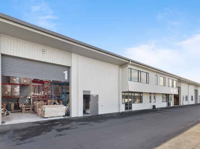 Functional office/warehouse in prime Wairau Valley