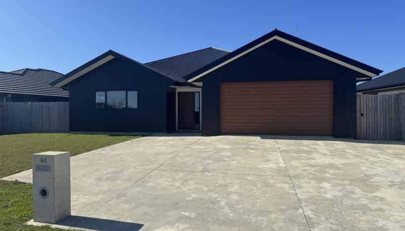 44 Sardinia Grove, Fitzherbert