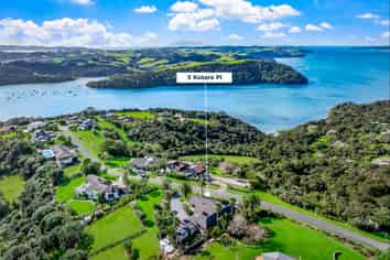 5 Kotare Place, Sandspit