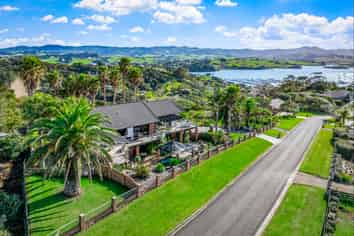 5 Kotare Place, Sandspit