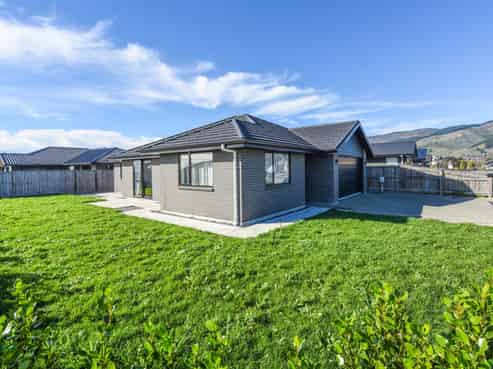 10 Esher Lane, Richmond