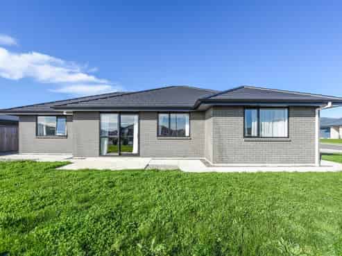 10 Esher Lane, Richmond