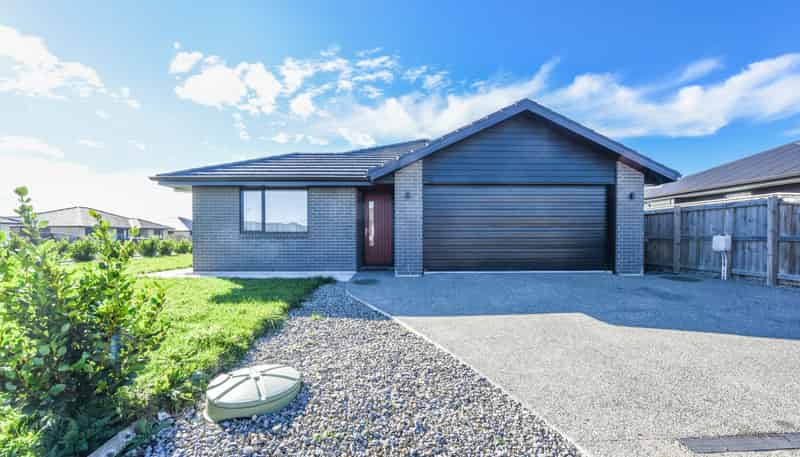 10 Esher Lane, Richmond