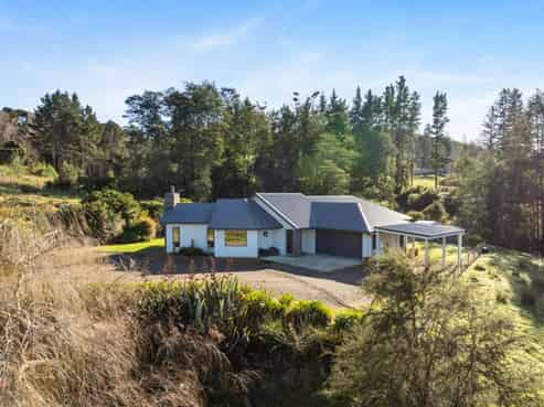 1900 State Highway 5, Hastings Country