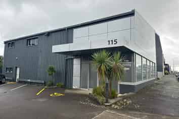 High Profile Warehouse/Showroom