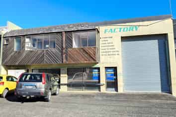HIGH-STUD WAREHOUSE WITH PRIME ROAD FRONTAGE

