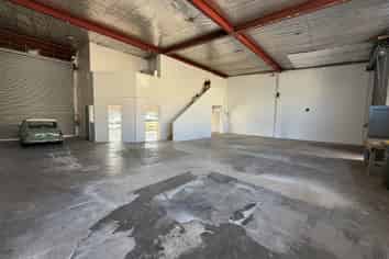 HIGH-STUD WAREHOUSE WITH PRIME ROAD FRONTAGE
