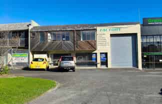 HIGH-STUD WAREHOUSE WITH PRIME ROAD FRONTAGE
