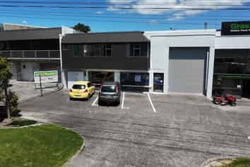 HIGH-STUD WAREHOUSE WITH PRIME ROAD FRONTAGE
