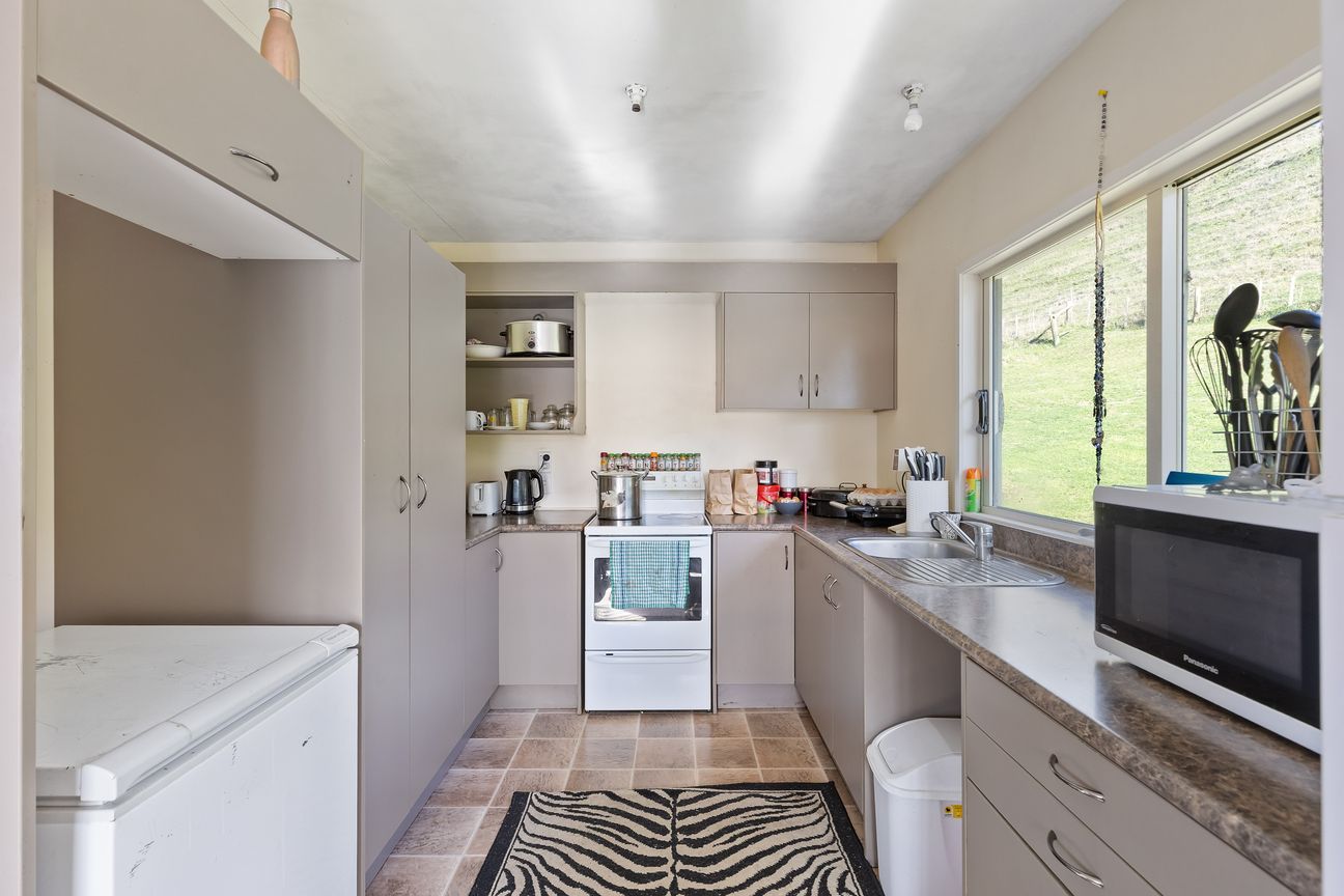 Four Bedroom Home = Space, Comfort & Value - Aanzicht 3