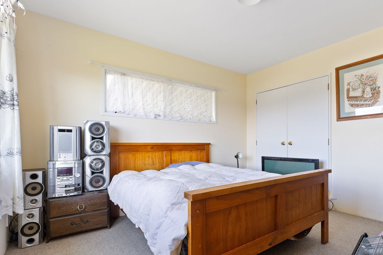 Four Bedroom Home = Space, Comfort & Value - Aanzicht 4