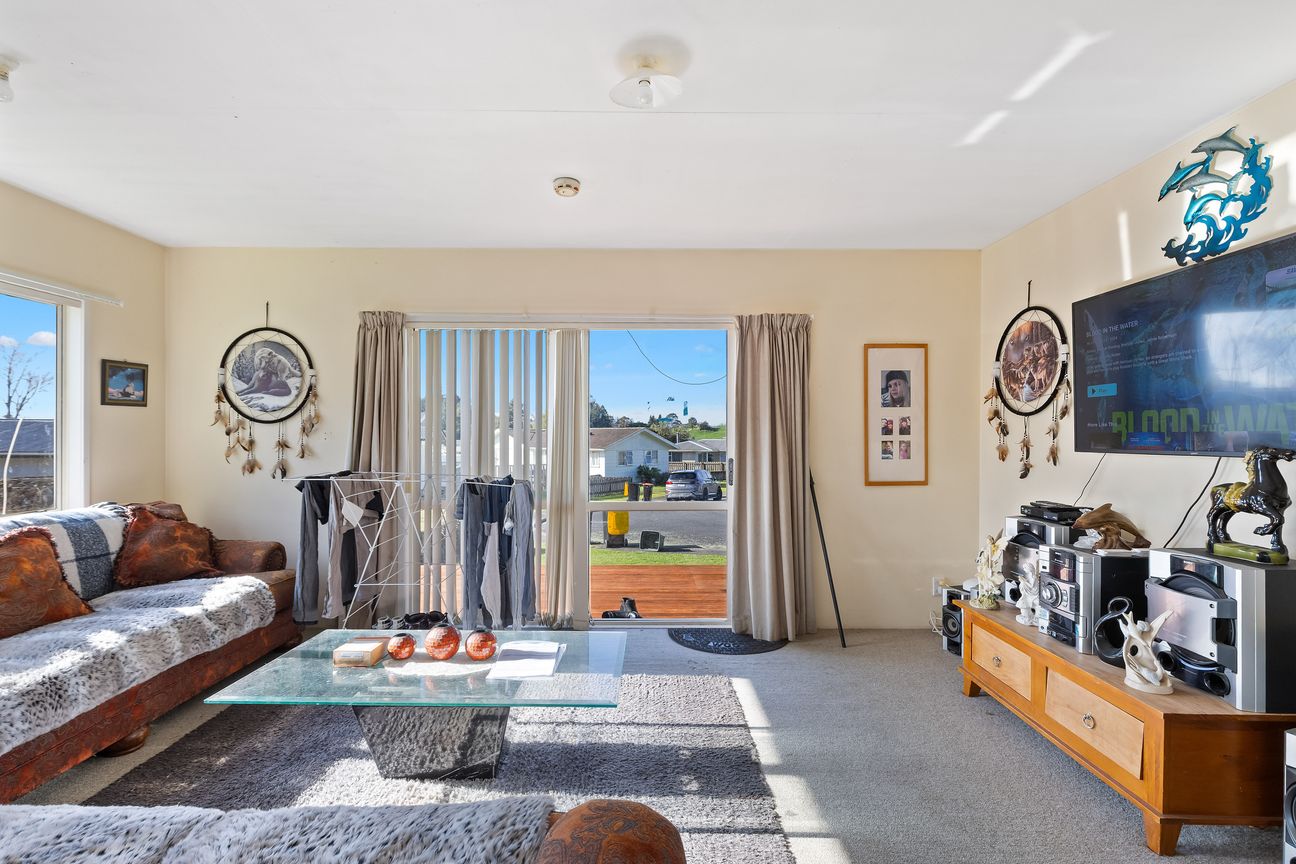 Four Bedroom Home = Space, Comfort & Value - Aanzicht 2